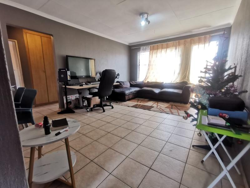 2 Bedroom Property for Sale in Vorna Valley Gauteng