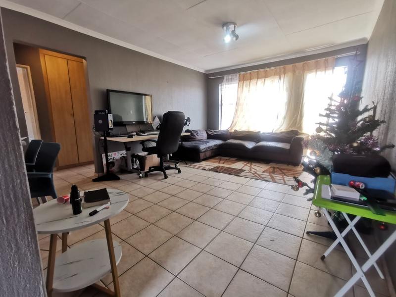 2 Bedroom Property for Sale in Vorna Valley Gauteng