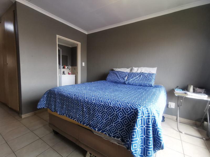 2 Bedroom Property for Sale in Vorna Valley Gauteng
