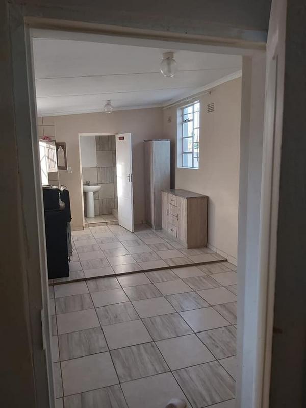 To Let 1 Bedroom Property for Rent in Discovery Gauteng