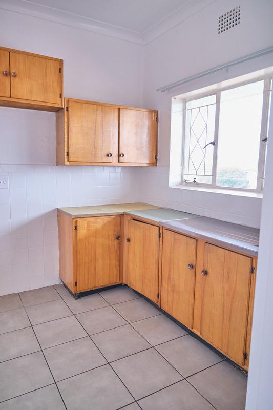To Let 2 Bedroom Property for Rent in Florida Lake Gauteng