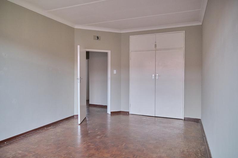 To Let 2 Bedroom Property for Rent in Florida Lake Gauteng