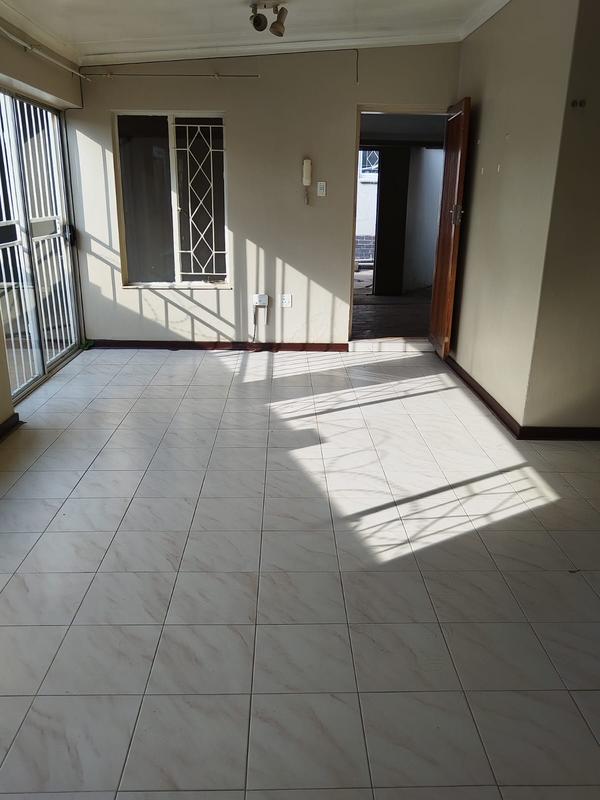 To Let 1 Bedroom Property for Rent in Florida Lake Gauteng