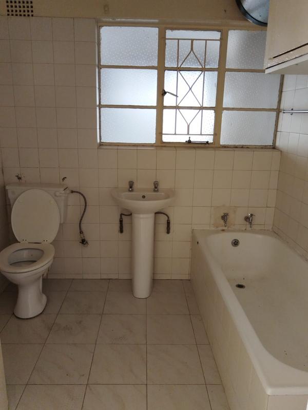To Let 1 Bedroom Property for Rent in Florida Lake Gauteng