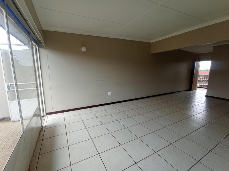 To Let 2 Bedroom Property for Rent in Florida Lake Gauteng