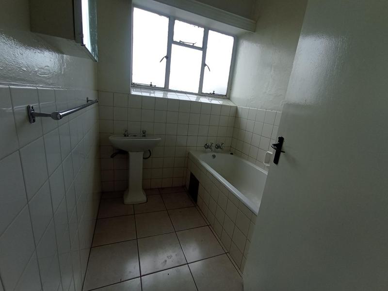 To Let 2 Bedroom Property for Rent in Florida Lake Gauteng