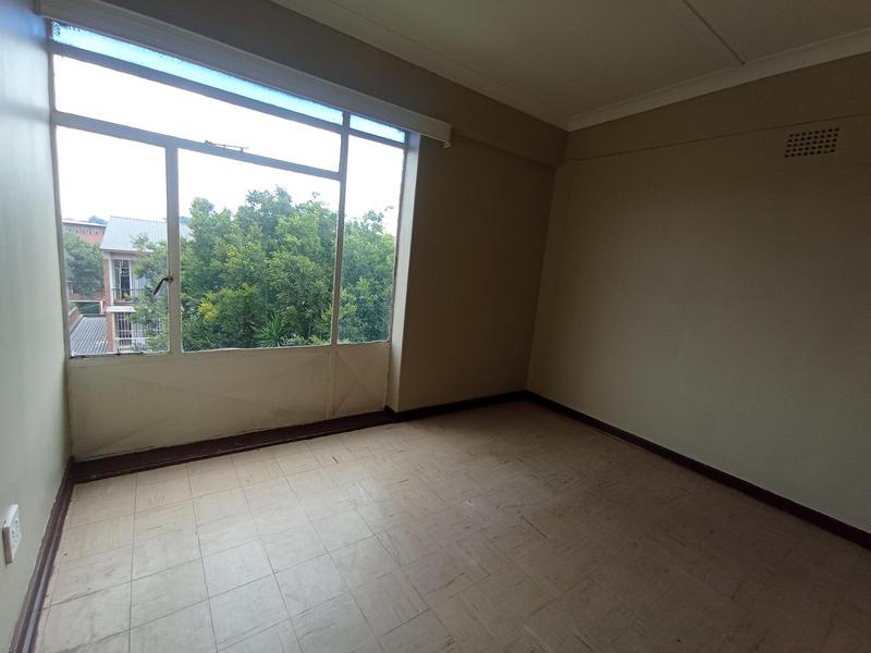 To Let 2 Bedroom Property for Rent in Florida Lake Gauteng