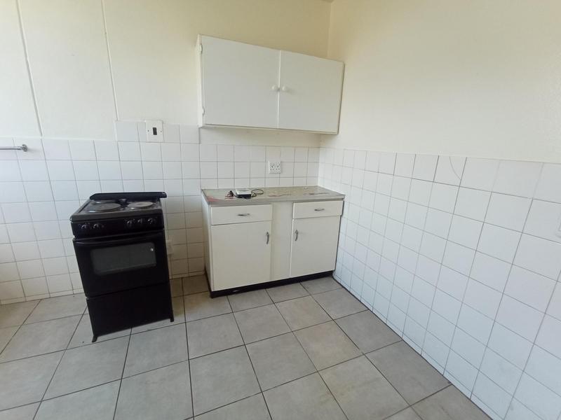 To Let 2 Bedroom Property for Rent in Florida Lake Gauteng