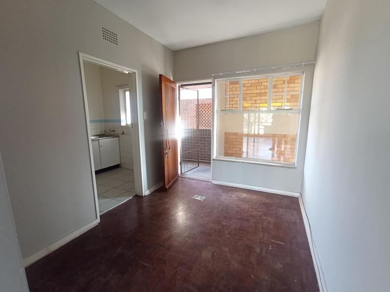 To Let 1 Bedroom Property for Rent in Florida Lake Gauteng