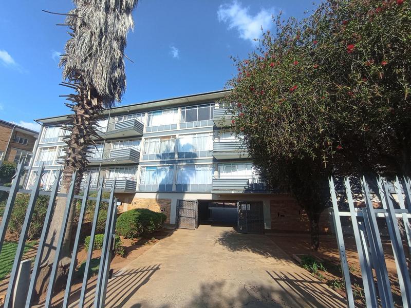 To Let 1 Bedroom Property for Rent in Florida Lake Gauteng