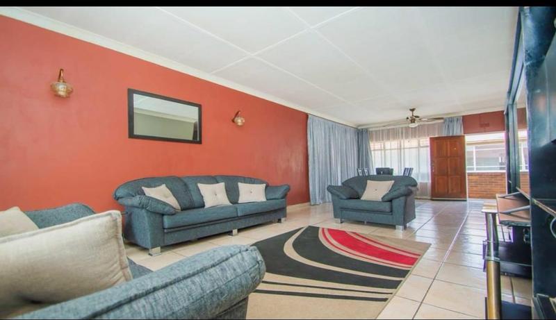 2 Bedroom Property for Sale in Florida Lake Gauteng