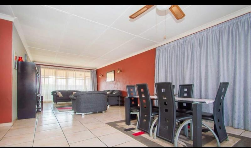 2 Bedroom Property for Sale in Florida Lake Gauteng
