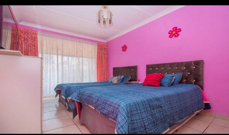 2 Bedroom Property for Sale in Florida Lake Gauteng