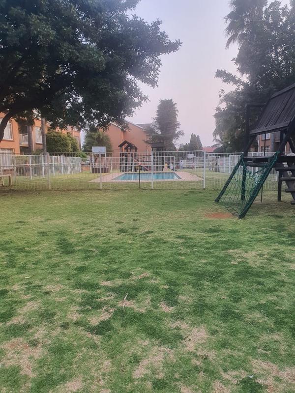 2 Bedroom Property for Sale in Florida Lake Gauteng