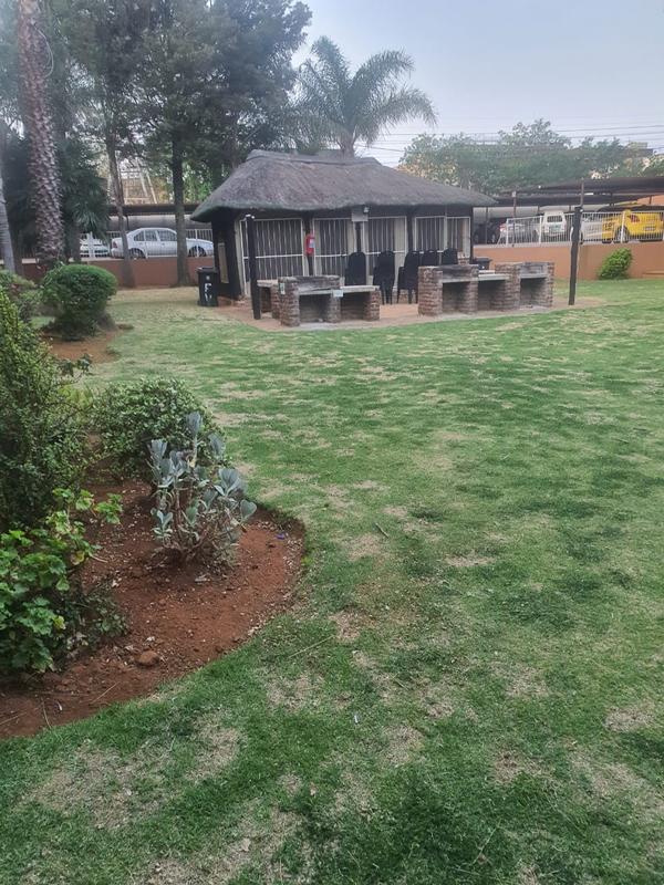 2 Bedroom Property for Sale in Florida Lake Gauteng