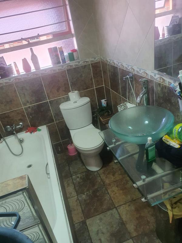 2 Bedroom Property for Sale in Florida Lake Gauteng