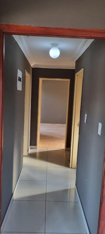 2 Bedroom Property for Sale in Mondeor Gauteng