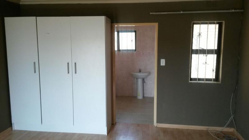 2 Bedroom Property for Sale in Mondeor Gauteng