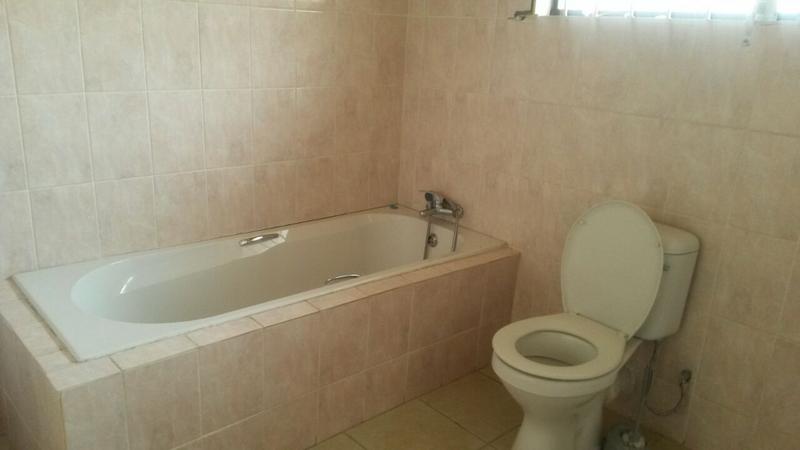 2 Bedroom Property for Sale in Mondeor Gauteng