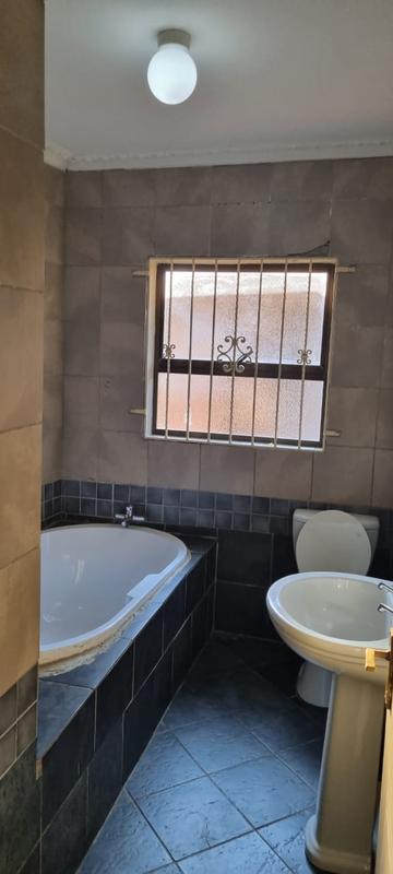 2 Bedroom Property for Sale in Mondeor Gauteng