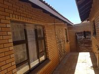 2 Bedroom Property for Sale in Mondeor Gauteng
