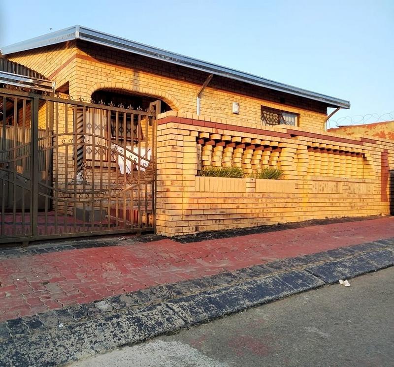 To Let 3 Bedroom Property for Rent in Diepkloof Gauteng