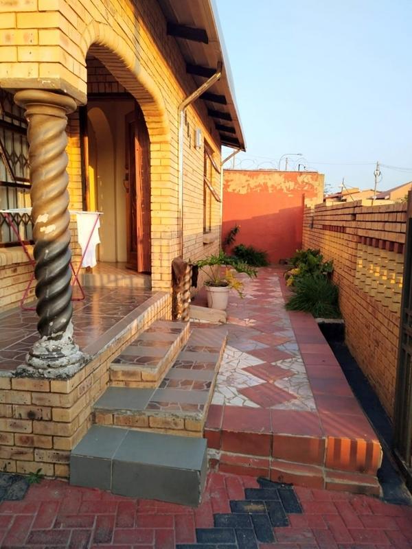 To Let 3 Bedroom Property for Rent in Diepkloof Gauteng