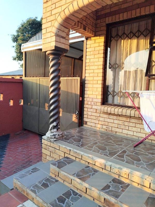 To Let 3 Bedroom Property for Rent in Diepkloof Gauteng
