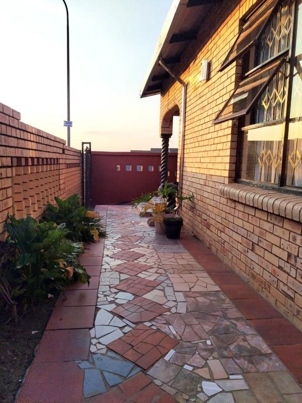 To Let 3 Bedroom Property for Rent in Diepkloof Gauteng