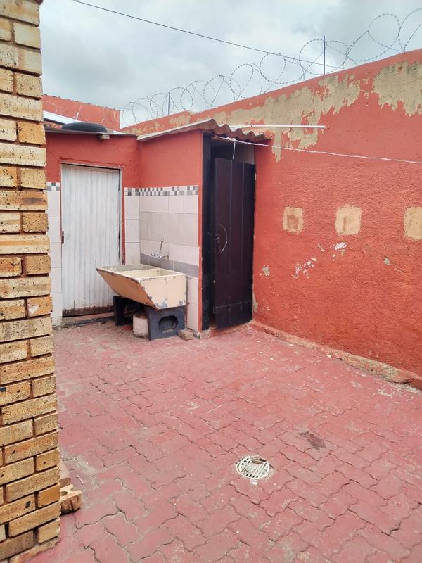 To Let 3 Bedroom Property for Rent in Diepkloof Gauteng