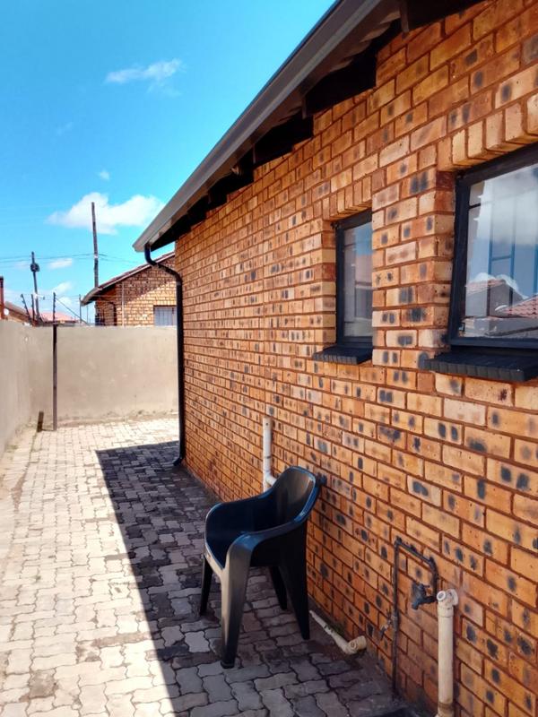 2 Bedroom Property for Sale in Protea Glen Gauteng