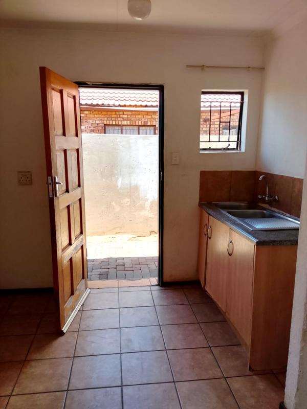 2 Bedroom Property for Sale in Protea Glen Gauteng