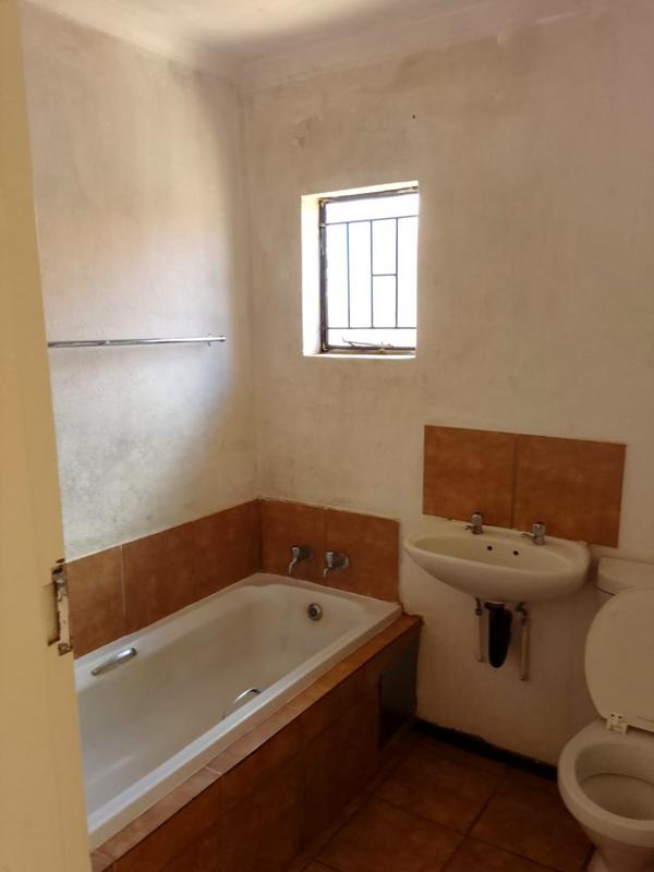 2 Bedroom Property for Sale in Protea Glen Gauteng