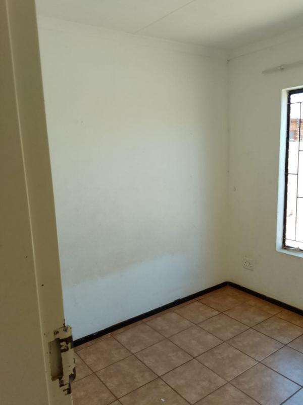 2 Bedroom Property for Sale in Protea Glen Gauteng