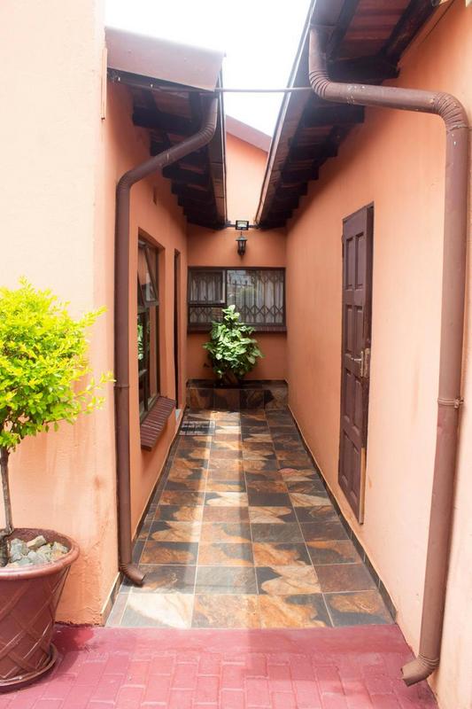 3 Bedroom Property for Sale in Dhlamini Gauteng