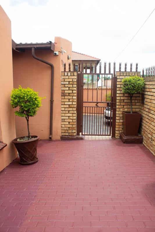 3 Bedroom Property for Sale in Dhlamini Gauteng
