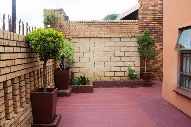 3 Bedroom Property for Sale in Dhlamini Gauteng