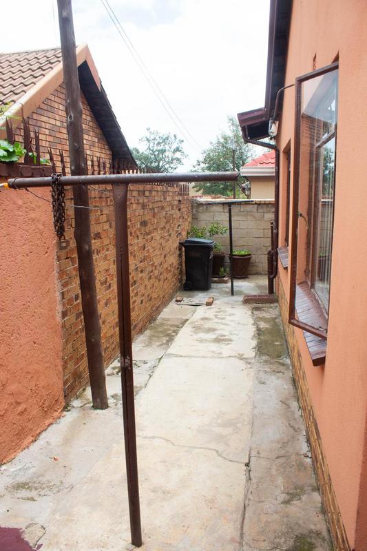 3 Bedroom Property for Sale in Dhlamini Gauteng
