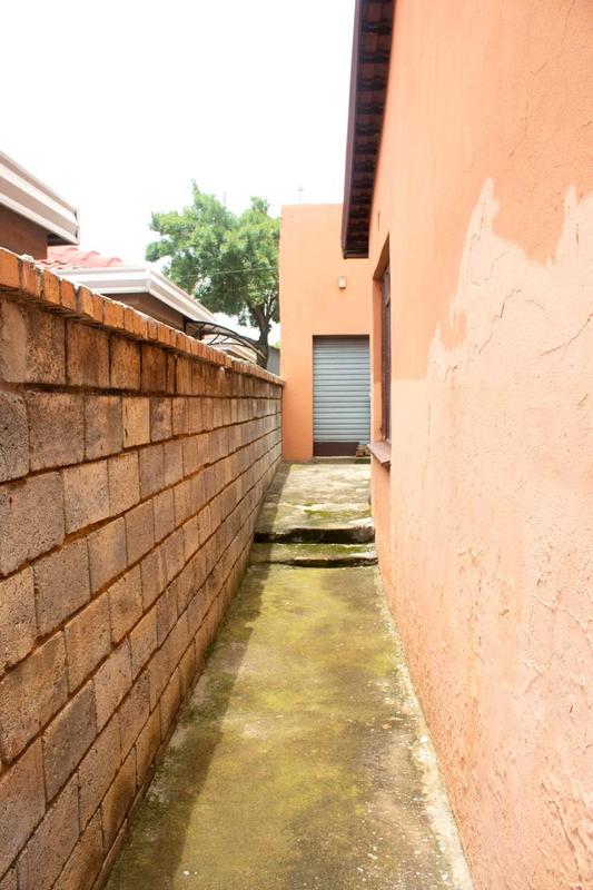 3 Bedroom Property for Sale in Dhlamini Gauteng