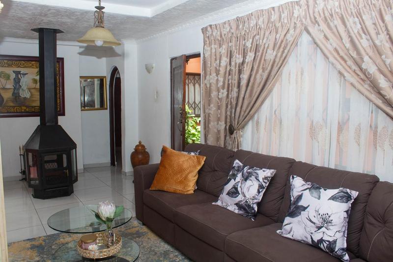 3 Bedroom Property for Sale in Dhlamini Gauteng