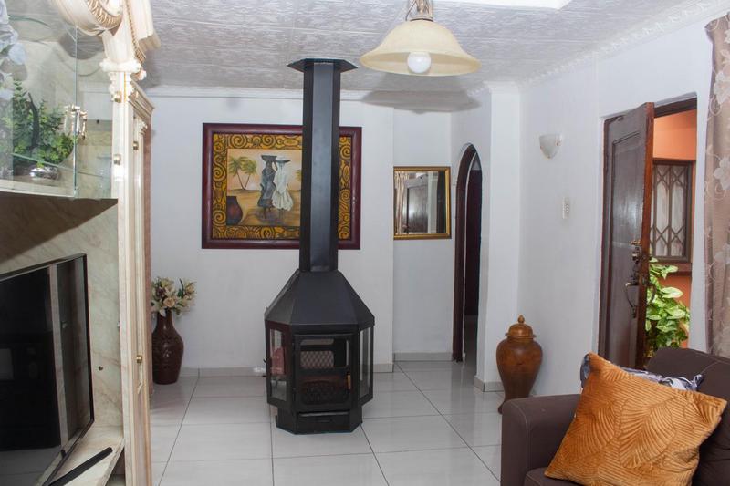 3 Bedroom Property for Sale in Dhlamini Gauteng