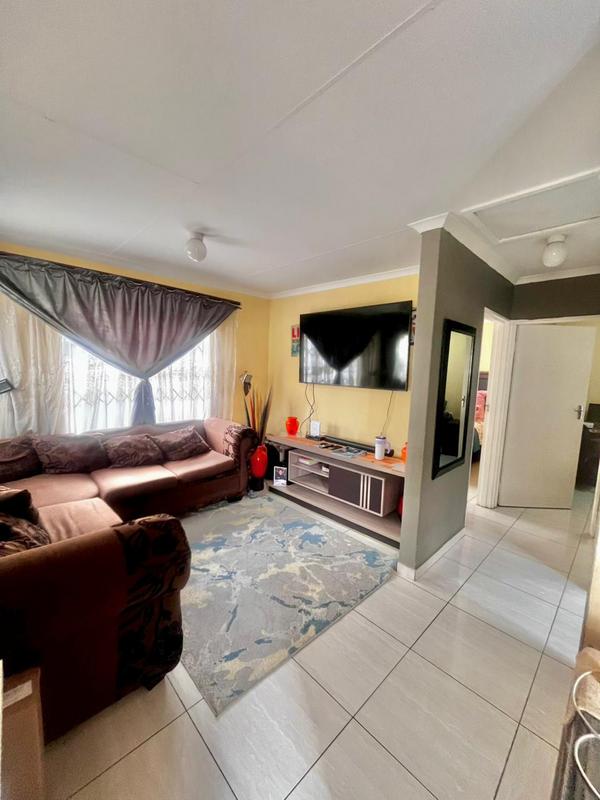 2 Bedroom Property for Sale in Fleurhof Gauteng