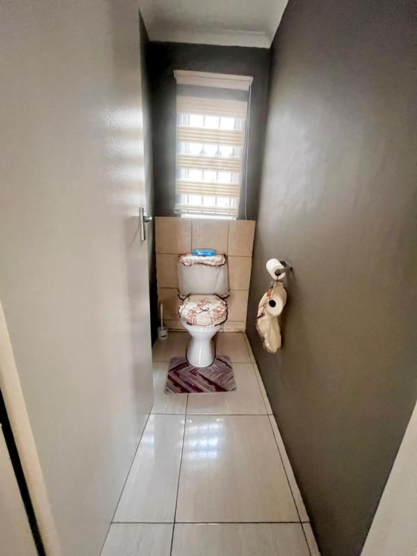 2 Bedroom Property for Sale in Fleurhof Gauteng