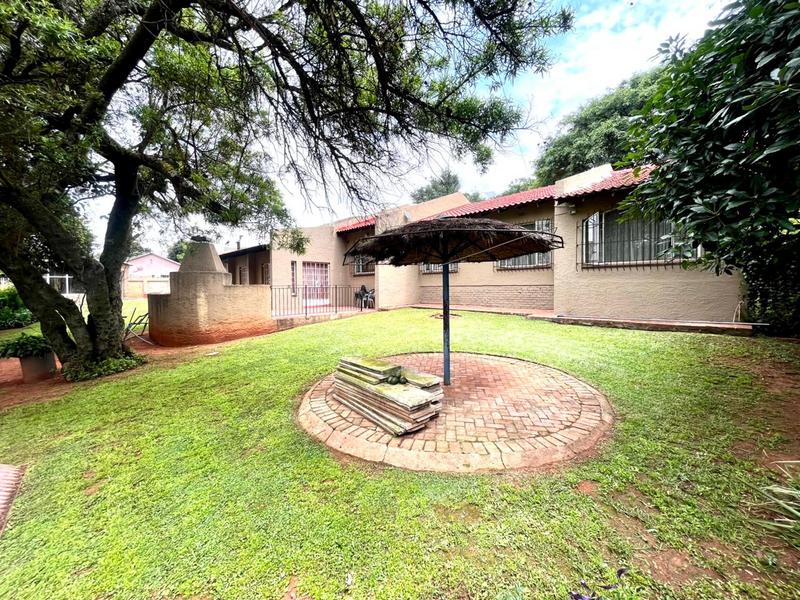 4 Bedroom Property for Sale in Florida Hills Gauteng