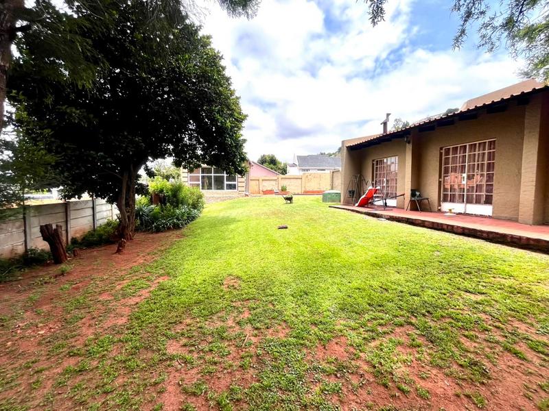 4 Bedroom Property for Sale in Florida Hills Gauteng
