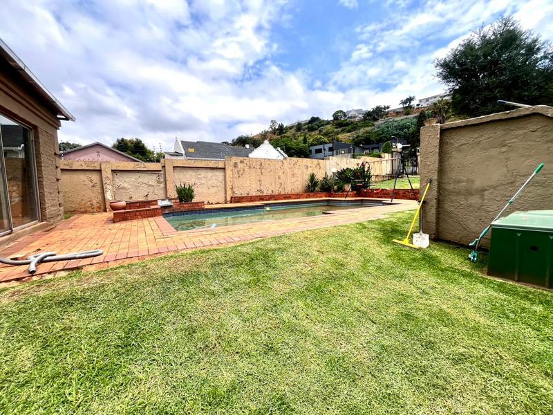 4 Bedroom Property for Sale in Florida Hills Gauteng