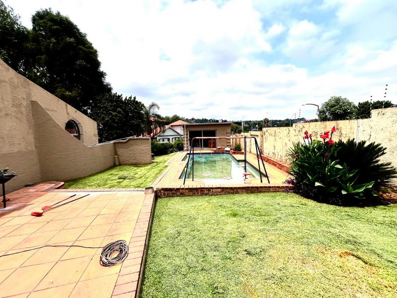 4 Bedroom Property for Sale in Florida Hills Gauteng