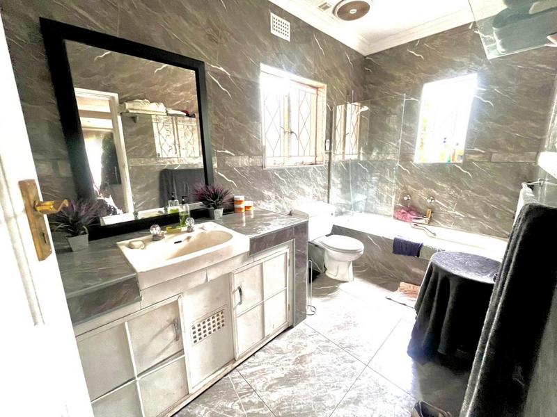 4 Bedroom Property for Sale in Florida Hills Gauteng