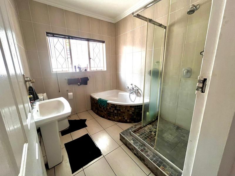4 Bedroom Property for Sale in Florida Hills Gauteng