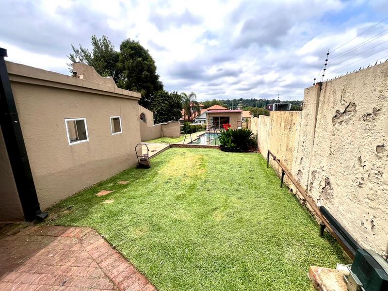 4 Bedroom Property for Sale in Florida Hills Gauteng